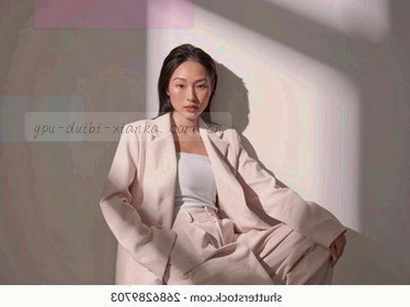 显卡轮廓线稿与电路板纹理